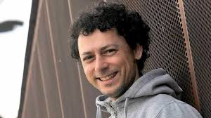 Una novela para enseñar el Universo