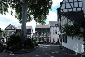 Dort erwarten sie traditionell eingerichtete zimmer. Historischer Marktplatz Herrlichkeit Erpel