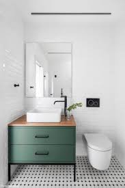 A favorite is the södersvik wall lamp from ikea. Como Reformar Un Bano Pequeno Para Que Parezca Mas Grande Get The Look Bathroom Furniture Modern Bathroom Furniture Storage Small Bathroom