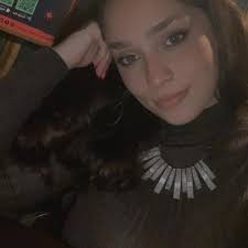 a nadie quiere tanto la gente como a sus odios y yo y mis gatitas :)