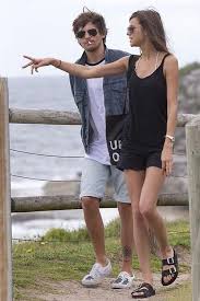 Louis tomlinson shared his gorgeous smile while hanging out with girlfriend eleanor calder on saturday (august 26) in las… Image De Louis Tomlinson Eleanor Calder And One Direction Eleanor Calder Eleanor Calder Style Louis And Eleanor