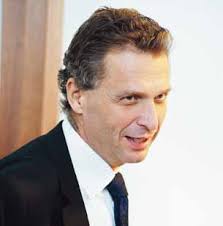 Analysis Directors' re port Ann ual Report 2009