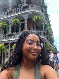 Andrea Metheney's Instagram, Twitter & Facebook