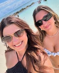 Amanda Gillis's Instagram, Twitter & Facebook