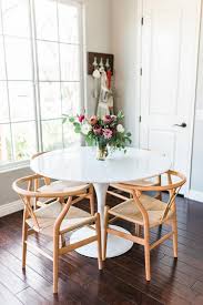 10 Beautiful Dining Room Round Table To Set In Your Room In 2020 Dining Room Small Velvet Dining Chairs Kitchen Table Decor