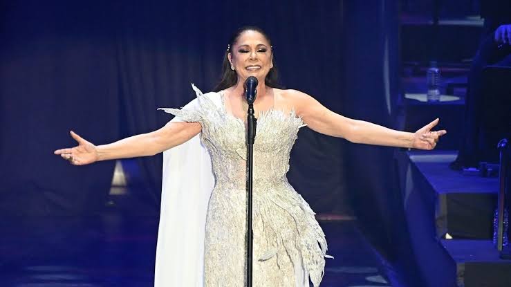 Isabel Pantoja lanza una indirecta a sus hijos, Kiko Rivera e Isa Pantoja,  en su concierto: su intenso desahogo y una sorprendente reconciliación -  Infobae