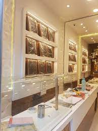 Jewellery Showroom Named Mr Rahul Broker At Itwari Market Nagpur Showroom Interior Design Jewelry Store Design Store Design Interior