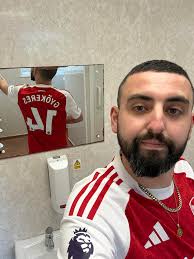 this bro now swallows a lot of goals especially stunning shots 😭😭