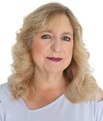 Robin Hess's Instagram, Twitter & Facebook