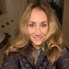 Liz Ballard's Instagram, Twitter & Facebook