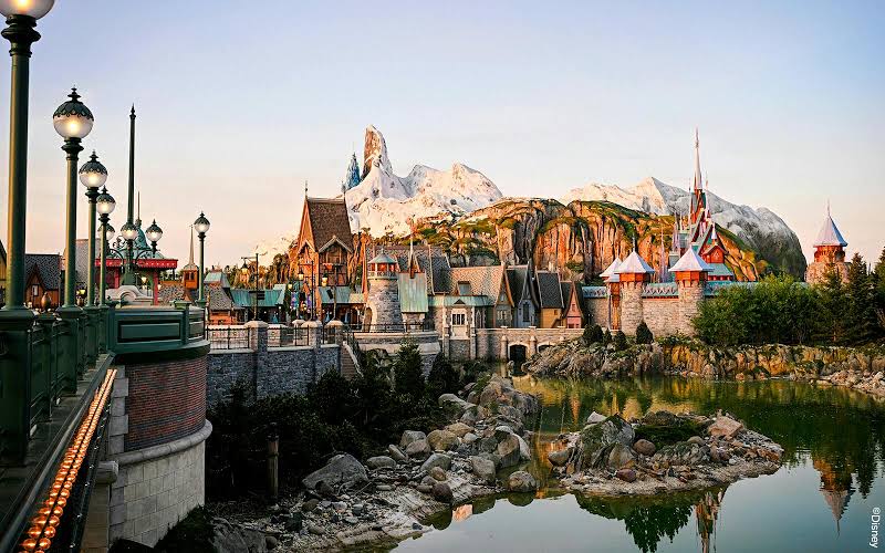 Vanuit Parijs: Disneyland® Paris 2-Park Tickets met Shuttle Bus Transfers