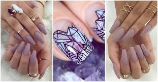 Nos encanta tener las uñas pintadas, pero muchas veces el color elegido no nos favorece, luciendo unas manos opacas y hasta avenjentadas. 7 Colores De Unas Que Solo Les Van Bien A Las Morenas Con Imagenes Unas Para Piel Morena Manicura De Unas Unas De Colores