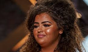 Scarlet Lee's Instagram, Twitter & Facebook