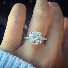 Ring Selfie Queen On Instagram A Round Center Diamond With A Cushion Halo Beauty Dream Engagement Rings Beautiful Engagement Rings Wedding Rings Engagement