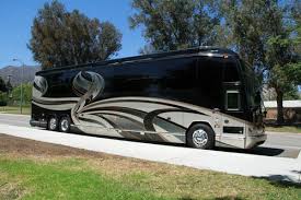 As Seen On Celebrity Motor Homes Robert Downey Jr S Trailer Boasts A Full Living Room Has Ample Seating And A Fully Eq Luxury Bus Luxury Motorhomes Motorhome