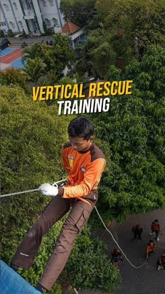 Rappelling Mendaki