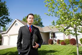 Sellers evaluate real estate agents based on the services they offer, their skill level, their expertise and their character. Real Estate Agent Jobs Description Salary And Education Careerthoughts Com