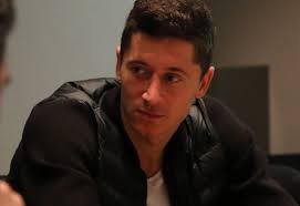 تقدم نجم بايرن ميونخ روبرت ليفاندوفسكي، بدعوى قضائية وكيله السابق تشيزاري كوتشارسكي، يتهمه فيها بالابتزاز. Ø£Ø³Ø±Ø§Ø± Ø§Ù„Ù†Ø¬ÙˆÙ… Ù„ÙŠÙØ§Ù†Ø¯ÙˆÙØ³ÙƒÙŠ ÙŠØ­ØªÙÙ„ Ù…Ø¹ Ø²ÙˆØ¬ØªÙ‡ ÙˆØµØ¯ÙŠÙ‚Ø§ØªÙ‡Ø§