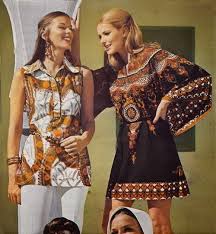 I capelli si portavano sciolti e fluenti, in maniera quindi assolutamente naturale incorniciavano il volto. Ukinuta Rijedak Ocajan Anni 70 Vestiti Thehoneyscript Com