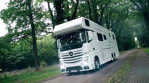 Samochód względem poprzednika przeszedł ewolucyjne zmiany. Luxury Mercedes Benz Vario Alkoven 1200 Motorhome Joy Enjoys Autocaravana Interiores Boca