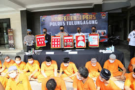 Ada lagi tambahan bumbu petis dan kecap manis khas tulungagung yang dikenal dengan merk kecap kuda. Polres Tulungagung Ungkap 86 Kasus Narkoba Tabloid Suksesi Nasional