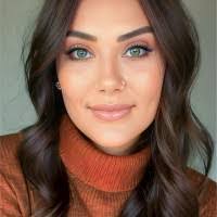 Adele Shannon's Instagram, Twitter & Facebook