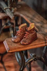 Ook maak ik steunzolen en orthopedische voetbedden. Schoenmaker Kinderschoenen Schoenen Werkplaats Oud Leer Oude Schoenen Schattig Kinderen Meisje Kind Pikist