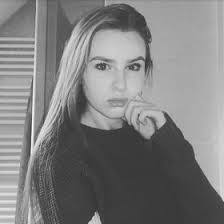 Linda Scholten's Instagram, Twitter & Facebook