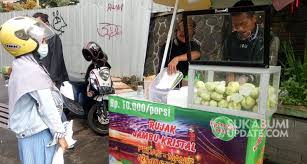Jambu kristal memiliki beberapa keistimewaan antara lain berbuah sepanjang tahun, memiliki jumlah biji kurang dari 3%. Lagi Hits Ini Cerita Dagang Rujak Jambu Kristal Di Sukabumi