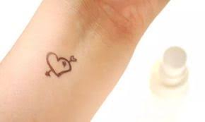 Eyeliner Yontemi Ile Gecici Dovme Yapma Gecici Dovme Dovme Hediyeler