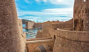 Aunque los orígenes de la nación croata se remontan al siglo x, este país europeo ubicado sobre la costa este del mar adriático fue creado en 1991, cuando declaró su independencia de la ex yugoslavia e inició una cruenta guerra contra los serbios que duró hasta 1995 y dejó un saldo de 20. Croacia Uno De Los Lugares Favoritos De Europa