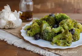 Realizzare i broccoli in padella è. Broccoli In Padella Con Olive Contorno Ricetta Con Broccoli Facile