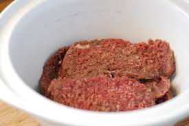 Are you looking for an easy cubed steak recipe? Crock Pot Saucy Cube Steak Humorous Homemaking