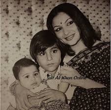 The actor first tied the knot with a popular bollywood star, amrita singh and after parting his ways from her, married another ace actress, kareena kapoor. Saif Ali Khan Online V Twitter An Unseen Photo Of Young Saif Ali Khan With Sharmila Tagore And Saba Https T Co 5zjavfiqg6