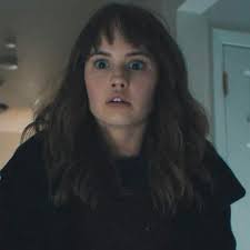 Jessie viendo que después que renuncio Luke se fué al cielo, Zuri está  embarazada, Ravi es novio de Stuart y que Emma ahora es karateca. 😵‍💫