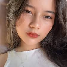 Jayne Esther's Instagram, Twitter & Facebook