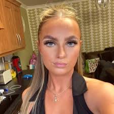 Alice Hutton (@AliceHutton8)