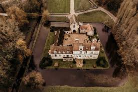 Pour trouver le lieu parfait, affinez votre sélection en utilisant la recherche par critères. Lieux De Mariage Autour De Paris Decouvrez Les Plus Beaux Endroits