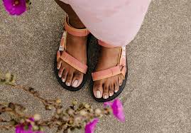 Anyone know if teva shoes run large or small? Original Universal Sandal Teva