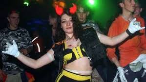 Rave partys and pumpkin spice lattes. Oldschool Rave Mit 90er Techno Feiert Beim Open Air Am Lankenauer Hoft An Der Weser In Bremen Remember A Summer Friendship Partys