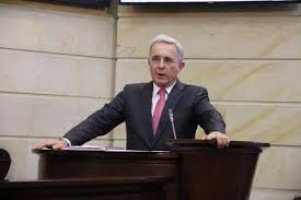 But, in addition, with all the mistakes he may have made, uribe continues to be the leader of half the country, the man who confronts the guerrillas with the right strategy, uribe. Alvaro Uribe Amerika21