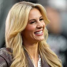 Laura Rutledge's Instagram, Twitter & Facebook