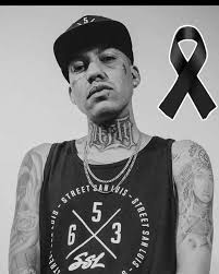 Murió el rapero 😔...pero Nació la leyenda 🙏🎤 Es el Lefty papá...soy  mexicano esa es mi bandera🇲🇽 yo la levantó por dónde quiera...😔..nuestro  homenaje a Juan Carlos Sauceda. 🙏