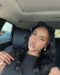 Don’t look at the caption, look at me 🫶🏽