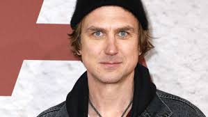 Electronic techno duo autistic disco half man half girl. Erstes Fotobuch Von Lars Eidinger Schauspieler Lars Eidinger Als Fotograf Unterwegs Kultur Stuttgarter Zeitung