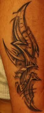 Arrows under collar bone tattoos make a great design, here this is an example of that. Red Bone Tattoo Gera Tribal Tattoos Von Tattoo Bewertung De