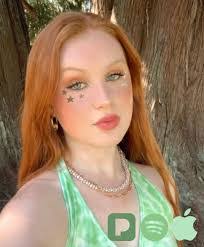 Isabelle Kay's Instagram, Twitter & Facebook