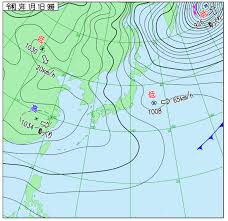 Low pressure ）とは、周囲より気圧の低い部分をいう。 周囲より気圧が低いと定義されるので、中心気圧が1気圧 (1013hpa) より高い低気圧も珍しくない。 2021å¹´1æœˆ1æ—¥ è¥¿é«˜æ±ä½Žåž‹ ä»Šæ—¥ã®å¤©æ°—å›³