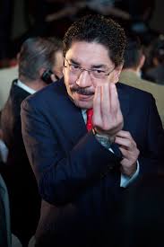 Ruiz studeerde af de rechtsgeleerdheid aan de nationale autonome. La X En La Frente Ulises Ruiz Ortiz Legislador 43
