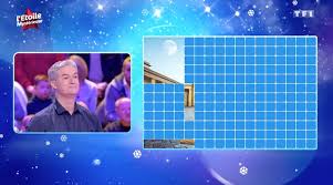 Maître de midi depuis le 4 juillet dernier, christian participe en ce samedi 3 décembre à sa 152ème émission. Les 12 Coups De Midi Un Nouvel Indice Sur L Etoile Mysterieuse Derriere Laquelle Se Cache Video Replay Stars Actu